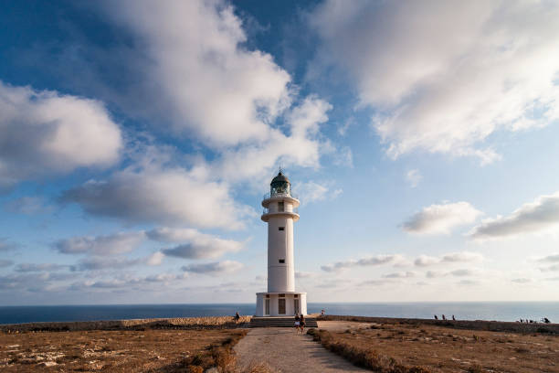 Far de Barbaria y la cueva del cine