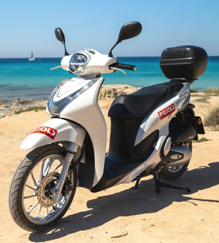 Alquiler de motos y scooters en Formentera con Moto Rent Pujols